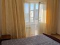 2-комнатная квартира · 55 м² · 5/5 этаж, мкр Арай-2 18 — Сдам 2-комнатную квартиру в мкр. Арай-2 Сдается просторная и светлая 2-комнатная квартира на 5 этаже. В квартире выполнен свежий косметический ремонт. Комнаты просторные и светлые, установлены пластиковые окна, металлическая входная дверь. Есть балкон. Имеется необходимое для проживания: * газовая плита; * кухонный гарнитур; * стол и стулья; * шкаф для одежды; * ванна и санузел. Чистый подъезд, спокойные соседи. Рядом находятся школы, детские сады, магазины, аптеки, остановки общественного транспорта. Квартира сдается на длительный срок порядочным и ответственным жильцам. за 100 000 ₸ в Таразе — фото 15