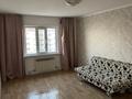 2-комнатная квартира · 55 м² · 5/5 этаж, мкр Арай-2 18 — Сдам 2-комнатную квартиру в мкр. Арай-2 Сдается просторная и светлая 2-комнатная квартира на 5 этаже. В квартире выполнен свежий косметический ремонт. Комнаты просторные и светлые, установлены пластиковые окна, металлическая входная дверь. Есть балкон. Имеется необходимое для проживания: * газовая плита; * кухонный гарнитур; * стол и стулья; * шкаф для одежды; * ванна и санузел. Чистый подъезд, спокойные соседи. Рядом находятся школы, детские сады, магазины, аптеки, остановки общественного транспорта. Квартира сдается на длительный срок порядочным и ответственным жильцам. за 100 000 ₸ в Таразе — фото 17
