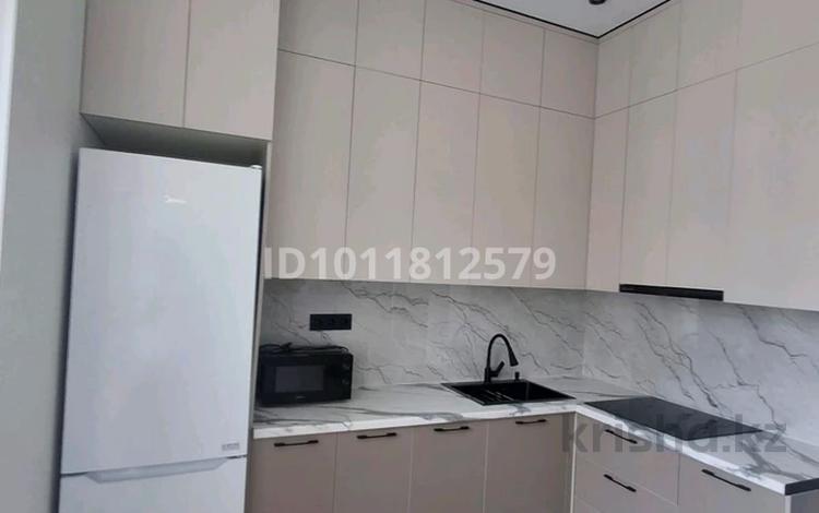 1-комнатная квартира · 42 м² · 9/12 этаж, Толе Би 274 за 280 000 ₸ в Алматы, Алмалинский р-н — фото 2