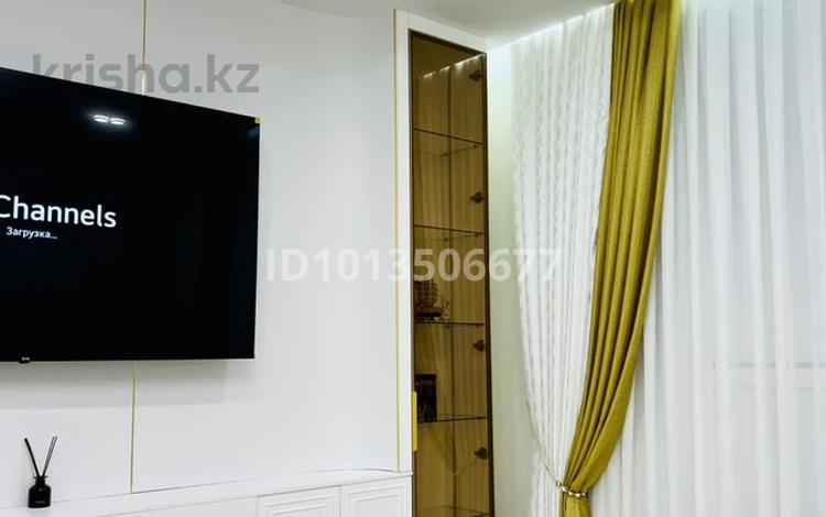 3-комнатная квартира · 78 м² · 2/9 этаж, Турар Рыскулов 22 — Топовая локация в центре столицы В шаговой доступности находятся ТРЦ Mega Silk Way, Назарбаев Университет, международный выставочный центр EXPO, современные прогулочные зоны и вся необходимая инфраструктура. Рядом расположены престижные учебные заведения столицы: школы BINOM, Quantum STEM School, международные школы, государственные и частные детские сады, развивающие центры для детей. за 92 млн ₸ в Астане, Есильский р-н — фото 2