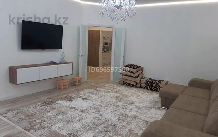 5-бөлмелі пәтер, 200 м², 1/4 қабат, мкр Жулдыз, Рыскулбекова 51/1 — рыскулбекова 51/1, бағасы: 70 млн 〒 в Уральске, мкр Жулдыз — фото 2