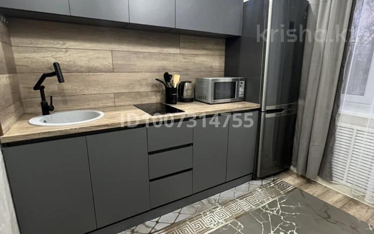 1-комнатная квартира · 40 м² · 2/2 этаж, Желтоксан 12 — Корпорация Казахмыс, парк Жастар, ПТВС, театр Кожамкулова, Каспи банк за 15 000 ₸ в Жезказгане — фото 2