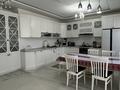 4-комнатная квартира · 145 м² · 7/9 этаж, 31Б мкр 3 — Продается 4-комнатная квартира в Актау, 32Б мкр, дом 3. 7/9 этаж, общая площадь — 145 м². Квартира объединена из двух 2-комнатных квартир, удобная и просторная планировка. • Большой зал — 40 м² • 2 санузла • 4 кондиционера • Посудомоечная машина Bosch • Двухдверный холодильник Samsung • Вся мебель и техника остаются, кроме 2 телевизоров Квартира чистая, светлая, очень просторная. Подходит как за наличный расчет, так и в ипотеку. Тел: 87751514555 Нуржамал за 52 млн ₸ — фото 11