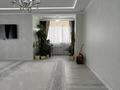 4-комнатная квартира · 145 м² · 7/9 этаж, 31Б мкр 3 — Продается 4-комнатная квартира в Актау, 32Б мкр, дом 3. 7/9 этаж, общая площадь — 145 м². Квартира объединена из двух 2-комнатных квартир, удобная и просторная планировка. • Большой зал — 40 м² • 2 санузла • 4 кондиционера • Посудомоечная машина Bosch • Двухдверный холодильник Samsung • Вся мебель и техника остаются, кроме 2 телевизоров Квартира чистая, светлая, очень просторная. Подходит как за наличный расчет, так и в ипотеку. Тел: 87751514555 Нуржамал за 52 млн ₸ — фото 32