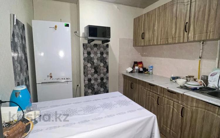 2-комнатная квартира · 50.6 м² · 1/5 этаж, мкр Айгуль за 13 млн 〒 в Уральске — фото 2