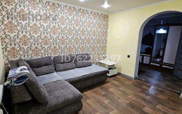 3-бөлмелі пәтер · 67.3 м² · 2/2 қабат, Республики 6/1 — Гостиница Стил, бағасы: 11 млн ₸ в Темиртау — фото 2