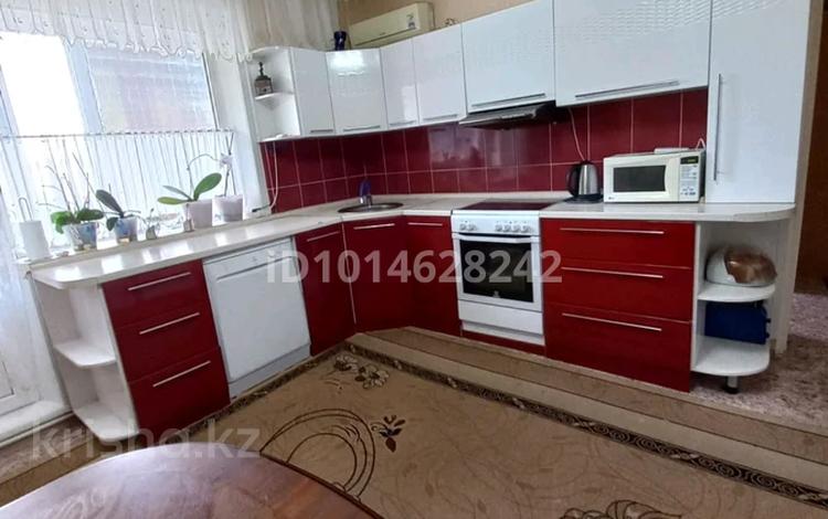 3-бөлмелі пәтер · 68 м² · 9/9 қабат, Степной 3 ш/а., Мкр Юго-Восток, мкр Степной 3 Степной-3-8 8, бағасы: 24.5 млн ₸ в Караганде, Казыбек би р-н — фото 2