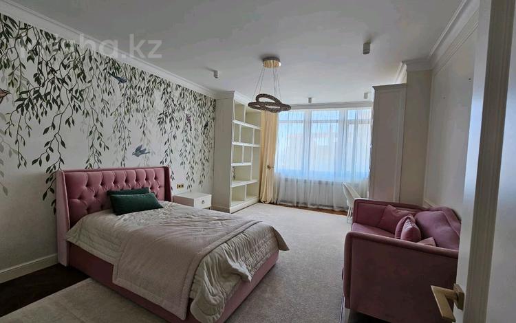 4-бөлмелі пәтер · 215 м² · 3/9 қабат, Туран 5/9, бағасы: 1.6 млн ₸ в Астане, Нура р-н — фото 2