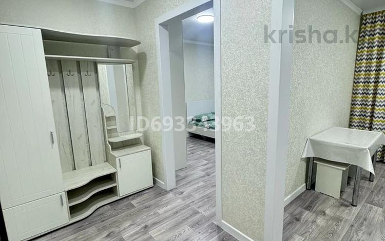 1-комнатная квартира, 50 м² посуточно, Науырызбай батыра 130 130 за 12 000 〒 в Кокшетау — фото 2