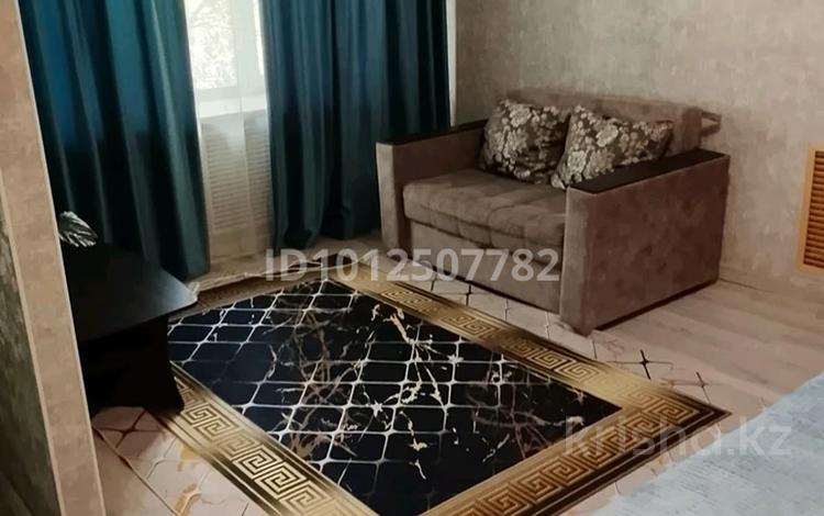 1-комнатная квартира · 32 м² · 2/5 этаж, мкр Новый Город, Назарбаева 17 за 9 000 ₸ в Караганде, Казыбек би р-н — фото 2