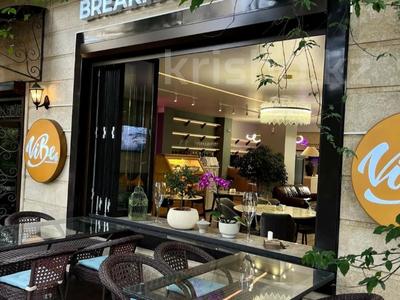 Свободное назначение, офисы, магазины и бутики, склады, салоны красоты, медцентры и аптеки, образование, развлечения · 207.2 м² за 190 млн 〒 в Алматы, Медеуский р-н