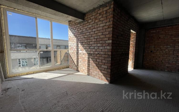 2-бөлмелі пәтер · 55 м² · 6/9 қабат, Крылова 70\1 — р-н маг. Колос, бағасы: 27.5 млн ₸ в Усть-Каменогорске — фото 2