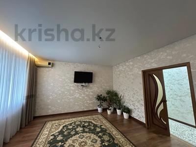 2-бөлмелі пәтер · 92.5 м² · 5/5 қабат, Алтын орда ш/а., Тауелсиздик, бағасы: 31 млн ₸ в Актобе, мкр. Алтын орда