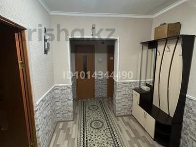 3-бөлмелі пәтер · 70 м² · 2/2 қабат, Геолог -ш/а., Ануарбек Аккулов 44, бағасы: 13.5 млн ₸ в Атырау, мкр Геолог