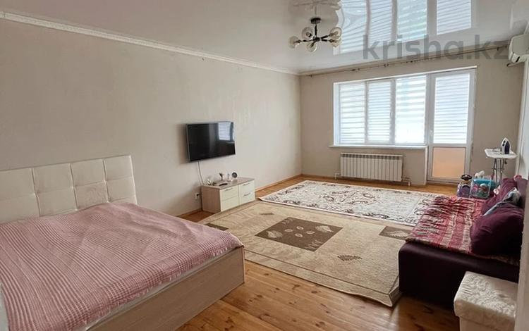 3-комнатная квартира · 90 м² · 5/5 этаж, мкр 4 26/2 за 26 млн ₸ в Уральске — фото 2
