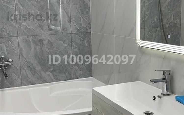 2-комнатная квартира · 65 м² · 1/5 этаж, мкр Нурсая, Нурсая 103 32 — Рядом школа 40,37 за 230 000 〒 в Атырау — фото 12