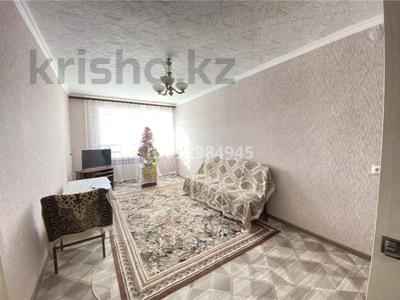 3-комнатная квартира, 62 м², 2/5 этаж, Пришахтинск, 23й микрорайон 13 за 16 млн 〒 в Караганде, Алихана Бокейханова р-н
