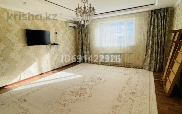 3-комнатная квартира, 75 м², 2/4 этаж, Самал 41 за 18 млн 〒 в Жанаозен — фото 2