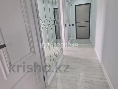Продажа квартир в Шымкенте: 3-комнатная квартира · 65 м² · 4/5 этаж, 16-й микрорайон, 16-й микрорайон 15 за 34 млн 〒 3-комнатная квартира · 65 м² · 4/5 этаж, 16-й микрорайон, 16-й микрорайон 15 за 34 млн 〒 в Шымкенте, Аль-Фарабийский р-н