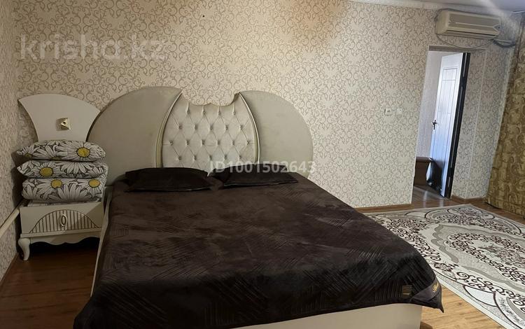 1-комнатная квартира · 65 м² · 1/4 этаж, 2 мкр 11 за 2 000 ₸ в Жанаозен — фото 11
