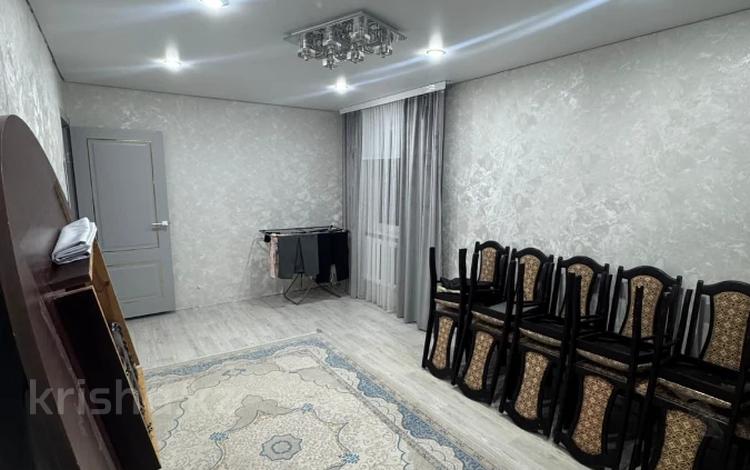 2-комнатная квартира · 51.3 м² · 5/9 этаж, мкр Юго-Восток, пр. Строителей — Средняя школа №15, Средняя школа №27, Школа-лицей №57 им. С. Саттарова, Рынок "Арай", Кинотеатр "Сары-Арка", ТЦ "Береке", ТРЦ "Проспект" за 16.5 млн ₸ в Караганде, Казыбек би р-н — фото 2