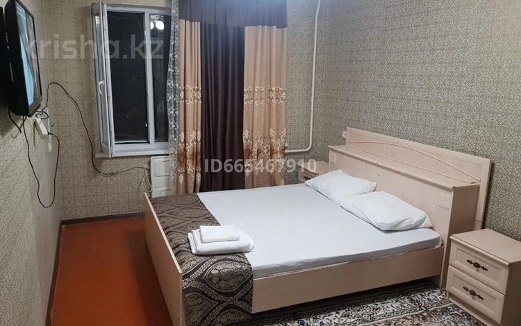 1-комнатная квартира · 55 м² · 1/5 этаж, 11 мкр 30 за 5 000 〒 в Таразе — фото 2