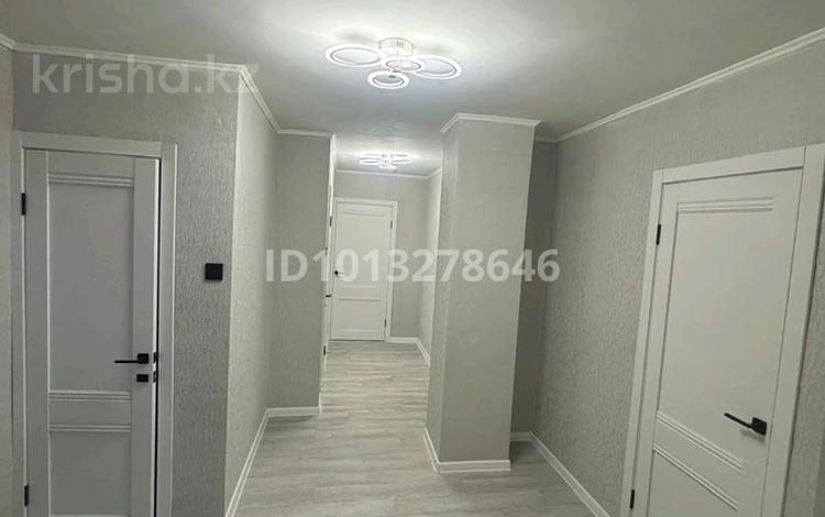 2-комнатная квартира · 70 м² · 4/9 этаж, мкр 12 49 — Сдается светлая уютная квартира на 12 мкр возле фитнес клуба Life Styl за 150 000 ₸ в Актобе — фото 15