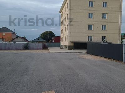 Свободное назначение, офисы, магазины и бутики, склады, салоны красоты, медцентры и аптеки, образование, развлечения, кабинеты и рабочие места, студии · 1000 м² за 4 млн 〒 в Косшы