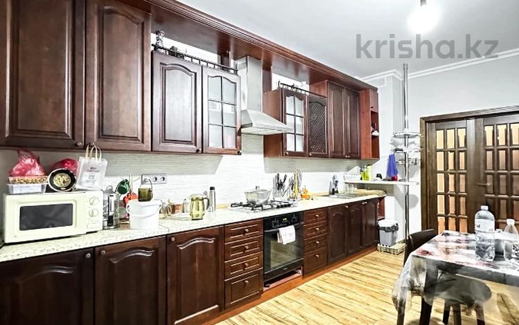3-комнатная квартира · 102 м² · 2/2 этаж, мкр Аксай-4 14 — Жубанова за 70 млн ₸ в Алматы, Ауэзовский р-н — фото 2
