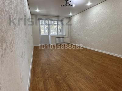2-комнатная квартира · 48.6 м² · 2/5 этаж, мкр 8, Жубанова 285 к1 — Жубанова и 101 стрелковой дивизия за 18.5 млн ₸ в Актобе