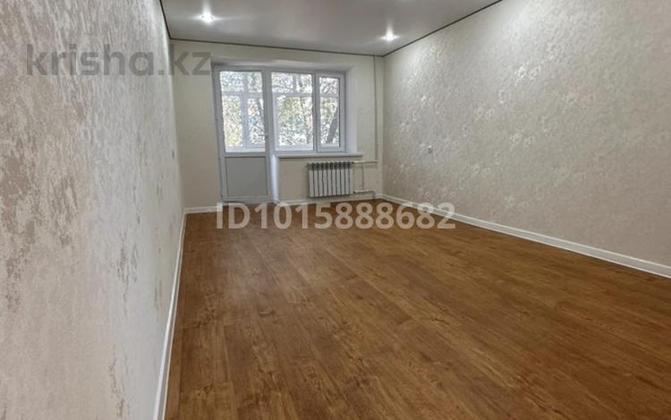 2-комнатная квартира · 48.6 м² · 2/5 этаж, мкр 8, Жубанова 285 к1 — Жубанова и 101 стрелковой дивизия за 18.5 млн ₸ в Актобе — фото 2