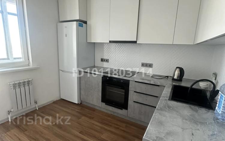 3-комнатная квартира · 75 м² · 14/24 этаж, Тулебаева 5 за 350 000 ₸ в Астане, Алматы р-н — фото 2