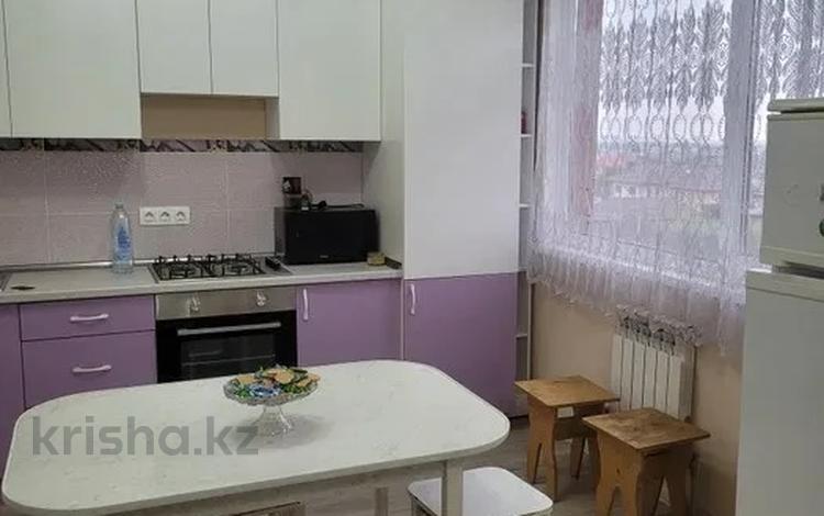 2-комнатная квартира, 65 м², 5/10 этаж помесячно, мкр Шугыла, Жунисова 8/1 — Толе би