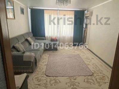 4-комнатная квартира · 80 м² · 4/6 этаж, мкр 5, Тургенева 98/6 — 19 школа за 25.5 млн ₸ в Актобе