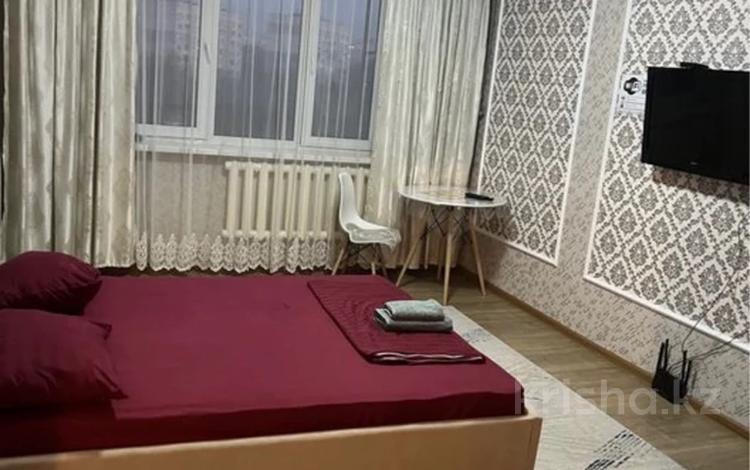 1-комнатная квартира · 35 м², мкр Аксай-1 17 — Толе би Момышулы за 2 000 ₸ в Алматы, Ауэзовский р-н — фото 2