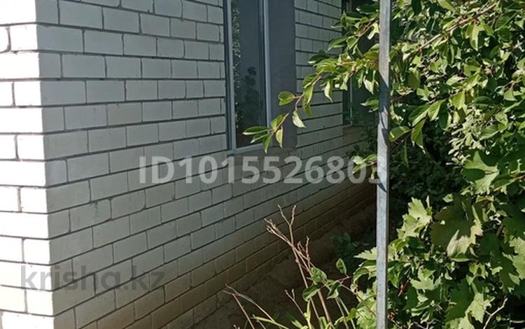 Часть дома · 3 комнаты · 102 м² · 5 сот., мкр. Зачаганск пгт, Алпамыс батыра 36/1 — 10 школы за 150 000 ₸ в Уральске — фото 2