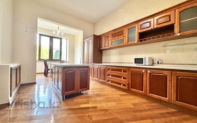 6-комнатная квартира · 305 м² · 2/4 этаж, Омарова 35/1 — ЛУЧШАЯ ЦЕНА! 4 СПАЛЬНИ! за 750 000 ₸ в Алматы, Медеуский р-н — фото 2