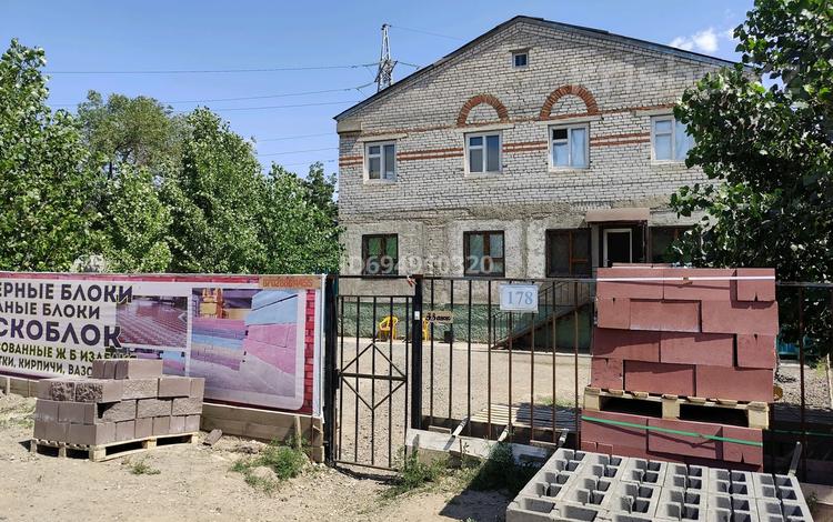 Отдельный дом · 6 комнат · 468 м² · 15 сот., Жанкожа батыра — На выезде из города за 30 млн ₸ в Актобе, мкр. Курмыш — фото 2