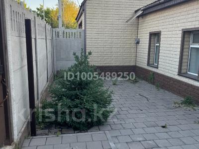 Аренда домов или дач в Карагандинской обл.: Отдельный дом · 6 комнат · 160 м², Переулок Липецкий за 380 000 〒 Отдельный дом · 6 комнат · 160 м², Переулок Липецкий за 380 000 〒 в Караганде, Казыбек би р-н