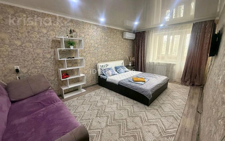 1-бөлмелі пәтер · 50 м² · 4/5 қабат, 4 ш/а 25, бағасы: 2 500 ₸ в Уральске, мкр 4 — фото 2