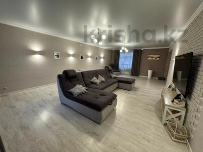 Отдельный дом · 4 комнаты · 367.4 м² · 10 сот., Рижская за 115 млн ₸ в Караганде, Казыбек би р-н