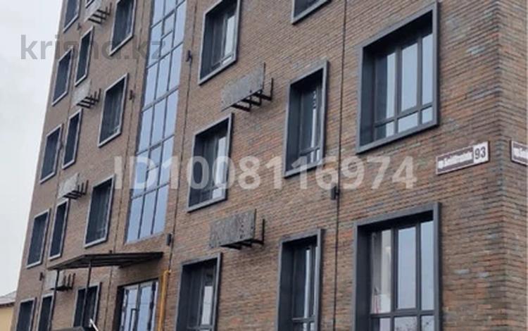 3-бөлмелі пәтер · 81.5 м² · 1/5 қабат, пгт Балыкши, Бейбитшилик 93/1, бағасы: 32 млн ₸ в Атырау — фото 2