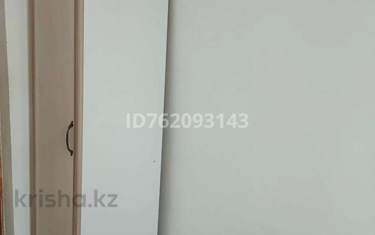 3 комнаты · 100 м² · 1 этаж, мкр Кунгей , Куанышбаева за 40 000 ₸ в Караганде, Казыбек би р-н — фото 3