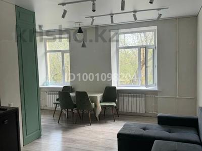 Пәтерлер в Карагандинской обл.: 3-бөлмелі пәтер · 79 м² · 2/5 қабат, Республики 12, бағасы: 21 млн 〒 3-бөлмелі пәтер · 79 м² · 2/5 қабат, Республики 12, бағасы: 21 млн 〒 в Темиртау