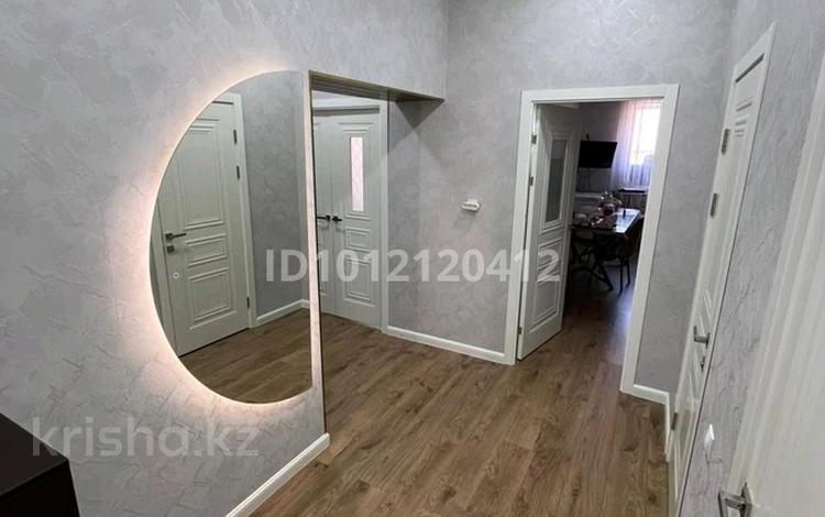 2-бөлмелі пәтер · 80 м² · 4/5 қабат, мкр. Алтын орда, Алтын орда 12 К — Возле бани Батыс, бағасы: 29 млн ₸ в Актобе — фото 6