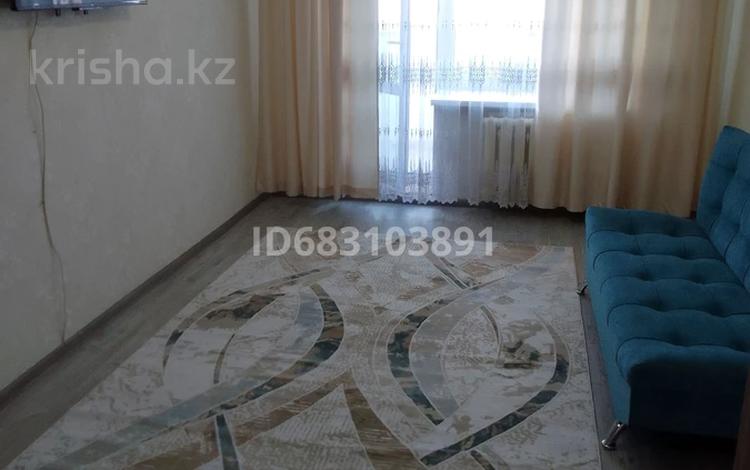 1-комнатная квартира · 43 м² · 9/10 этаж, мкр Кунаева 60 за 2 000 ₸ в Уральске — фото 2