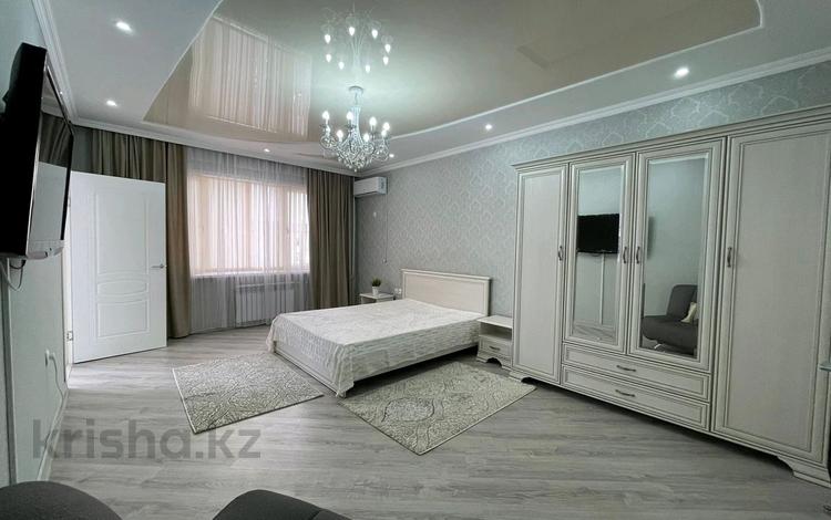 1-комнатная квартира, 54 м², 2/5 этаж помесячно, Каратал мкр 45 — Кирова за 160 000 〒 в Талдыкоргане — фото 28