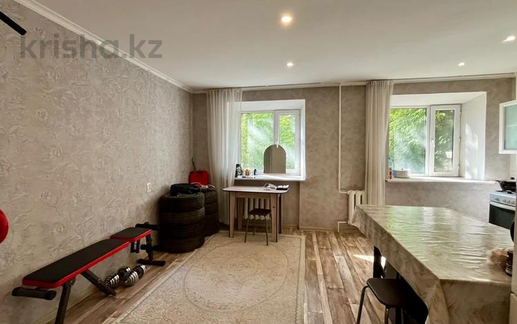 3-комнатная квартира · 48.3 м² · 1/5 этаж, мкр Новый Город, Бухар Жырау 79 — 45-й квартал, ЖД и автовокзал за 18.5 млн ₸ в Караганде, Казыбек би р-н — фото 2