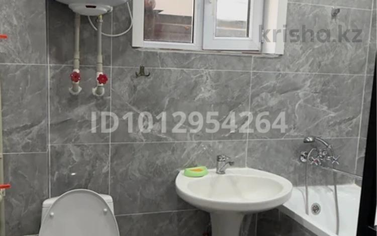 Жеке үй · 2 бөлме · 80 м², 8 микрарайон, бағасы: 20 000 ₸ в Балхаше — фото 2