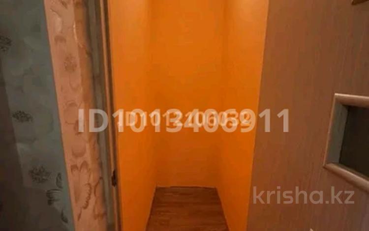 3-бөлмелі пәтер · 71 м² · 2/5 қабат, Микрорайон 22 — Уйдин касында бари бар садик мектеп 7,235 шугыла садик аптека, бағасы: 15 млн ₸ в  — фото 2